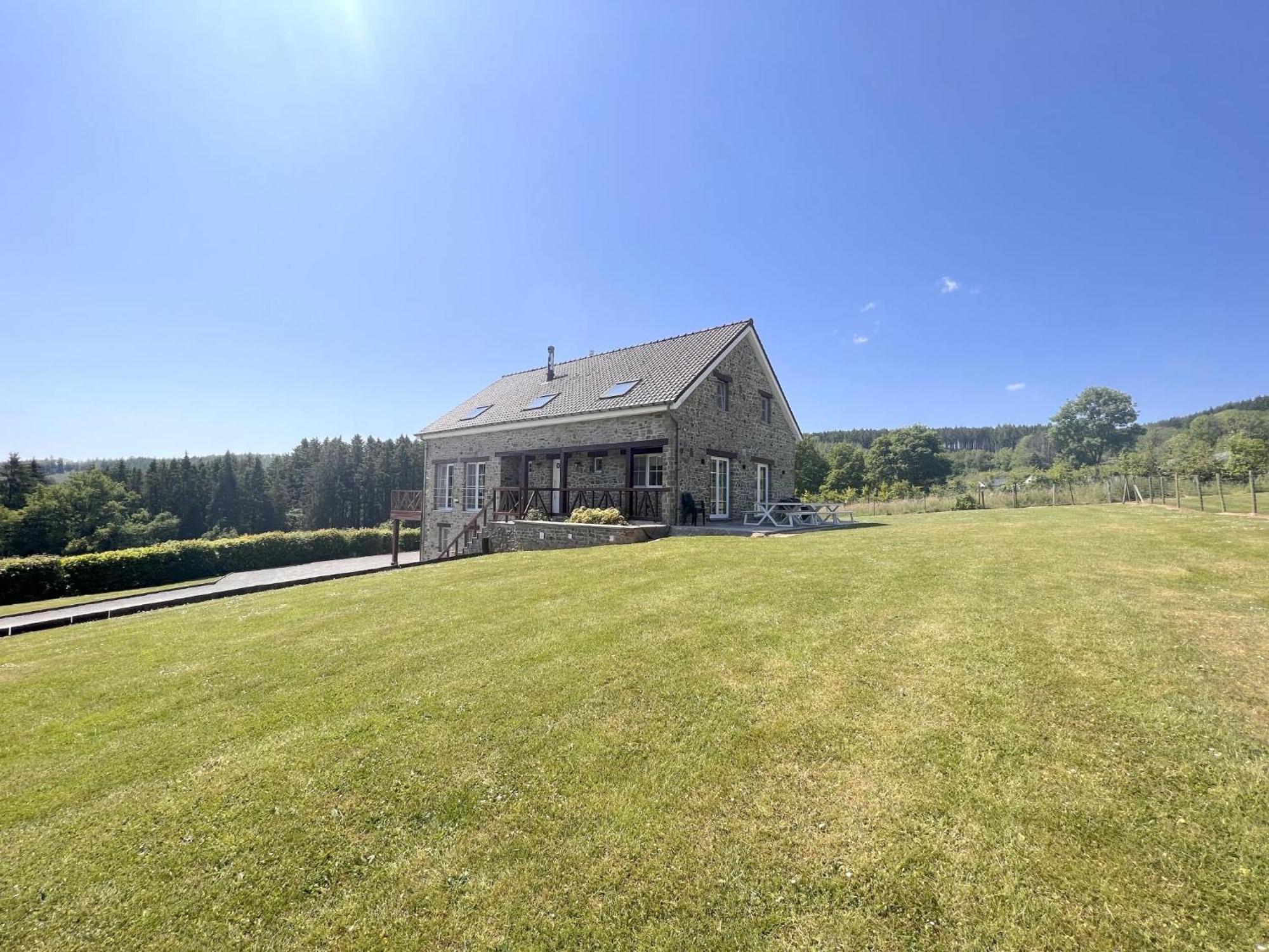 Sur Les Thiers Villa Lierneux Bagian luar foto